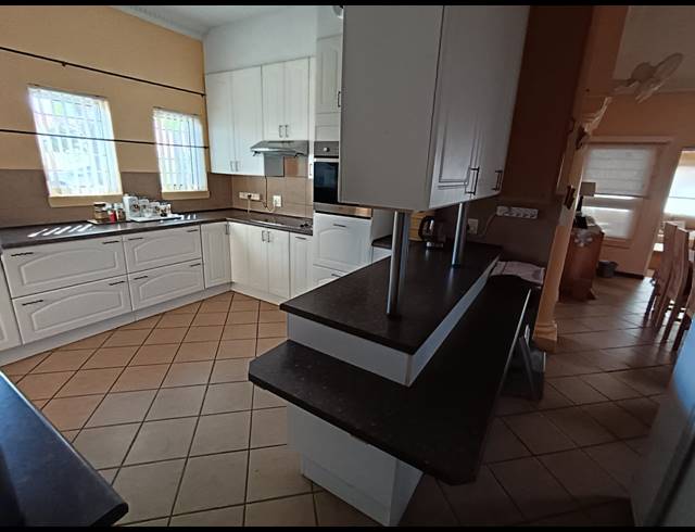 3 BEDROOM TOWNHOUSE FOR SALE IN PROTEA PARK